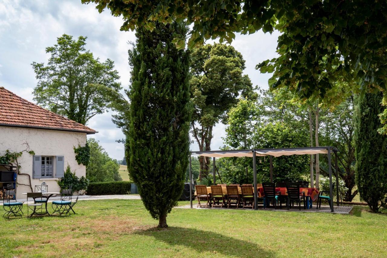 Bed and Breakfast Le Masrougier à Simeyrols Extérieur photo